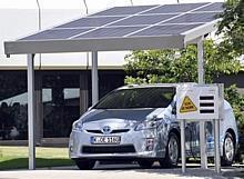 SunCarport liefert täglich Energie für rund 30 Kilometer elektrischen Betrieb im Prius Plug-In